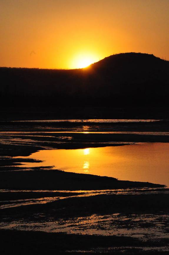 Maravilhoso entardecer na área da Grand Prismatic Pool, no Yellowstone National Park, em Wyoming, nos Estados Unidos